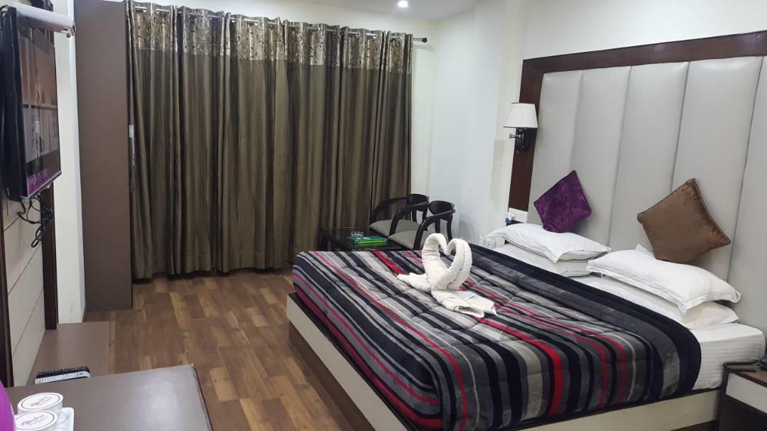 Hotel Kayanat Dalhousie Exterior photo