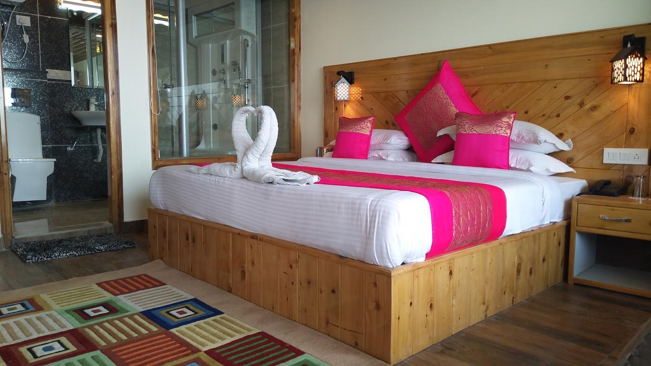 Hotel Kayanat Dalhousie Exterior photo