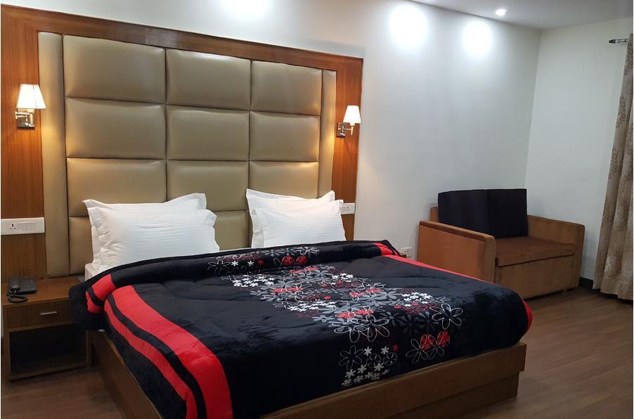 Hotel Kayanat Dalhousie Exterior photo